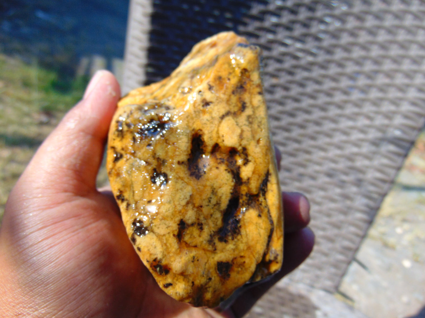 200 gram Polished Indonesia Yellow Aromatic Amber for Healing 26AYE65