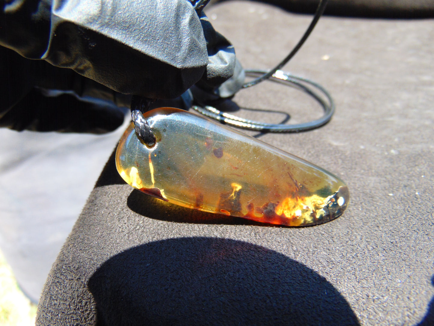 8 gr Pendant Indonesian Blue Amber for Healing A136