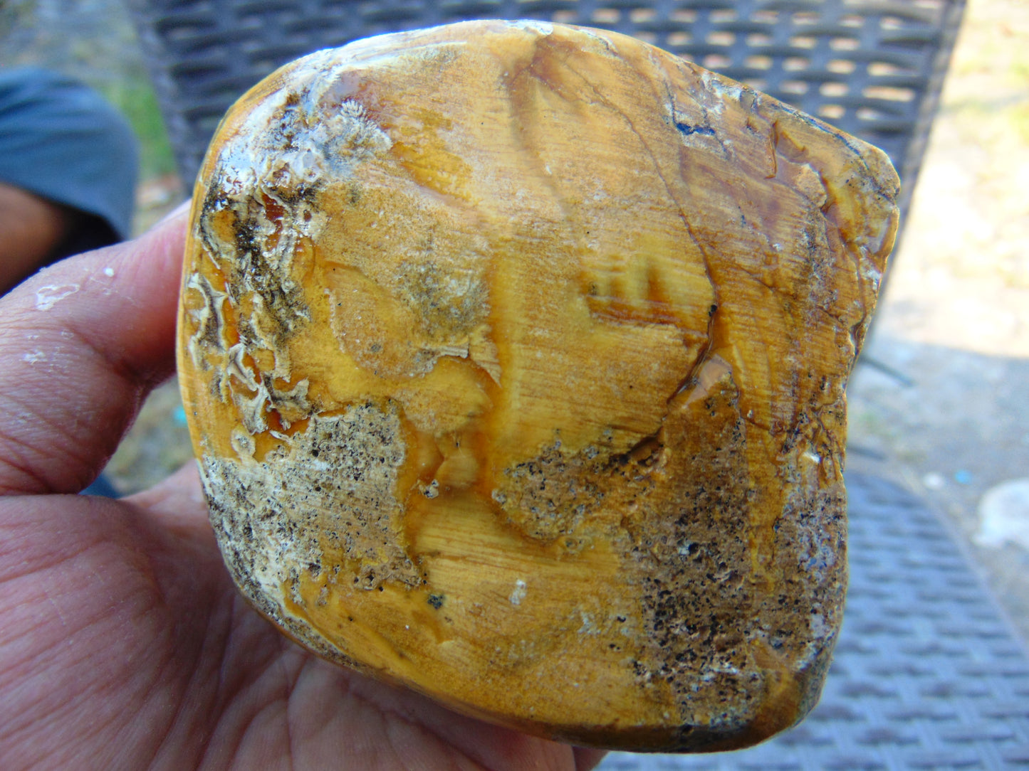 246 gram Polished Indonesia Yellow Aromatic Amber for Healing 26AYE12