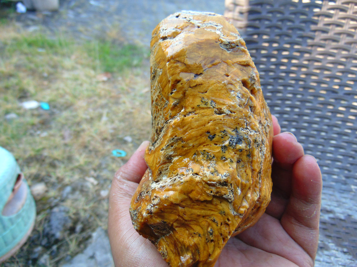 345 gram Polished Indonesia Yellow Aromatic Amber for Healing 26AYE13