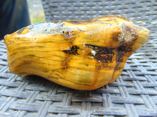 300 gram Polished Indonesia Yellow Aromatic Amber for Healing 26AYE30