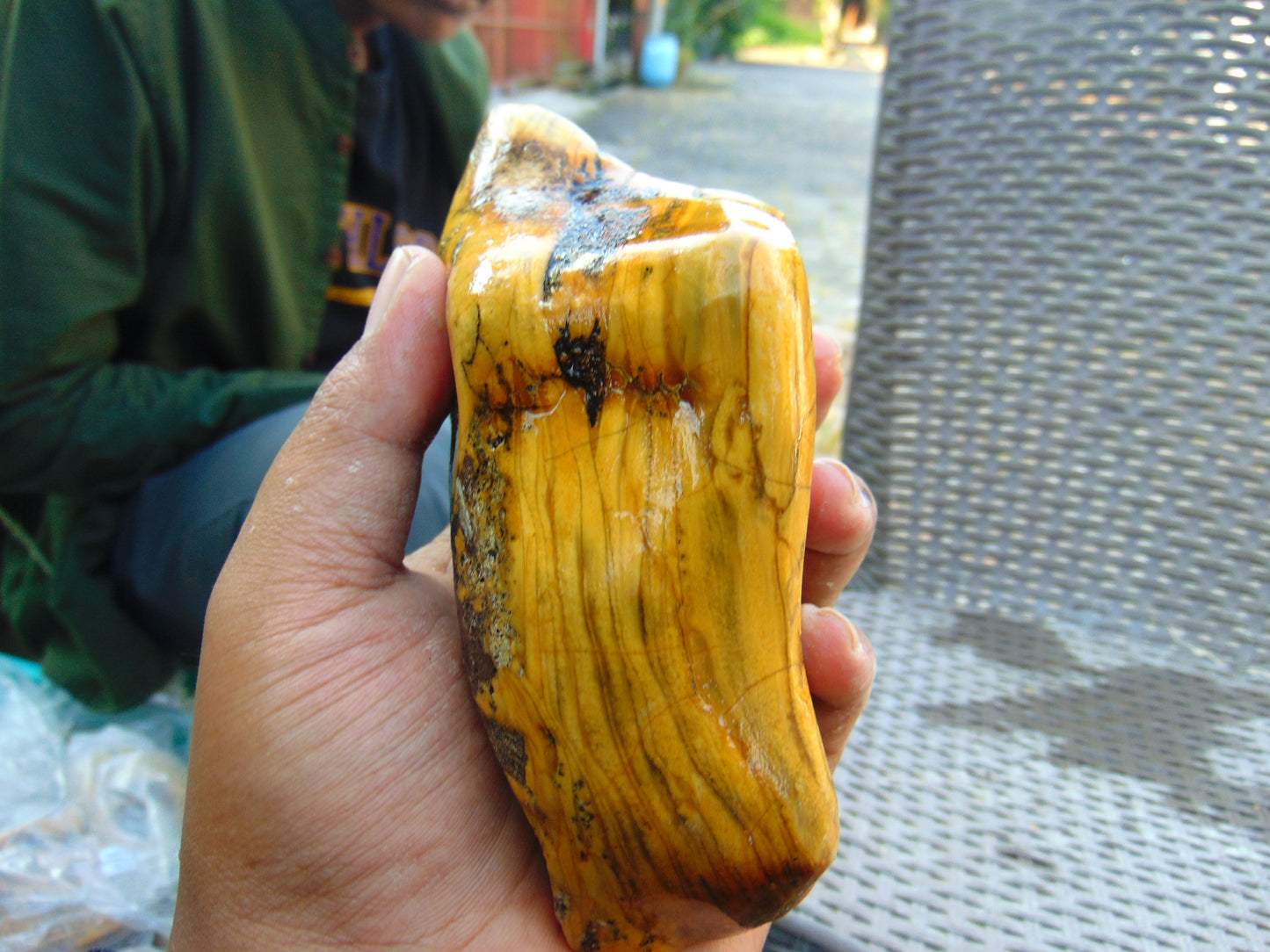 300 gram Polished Indonesia Yellow Aromatic Amber for Healing 26AYE30
