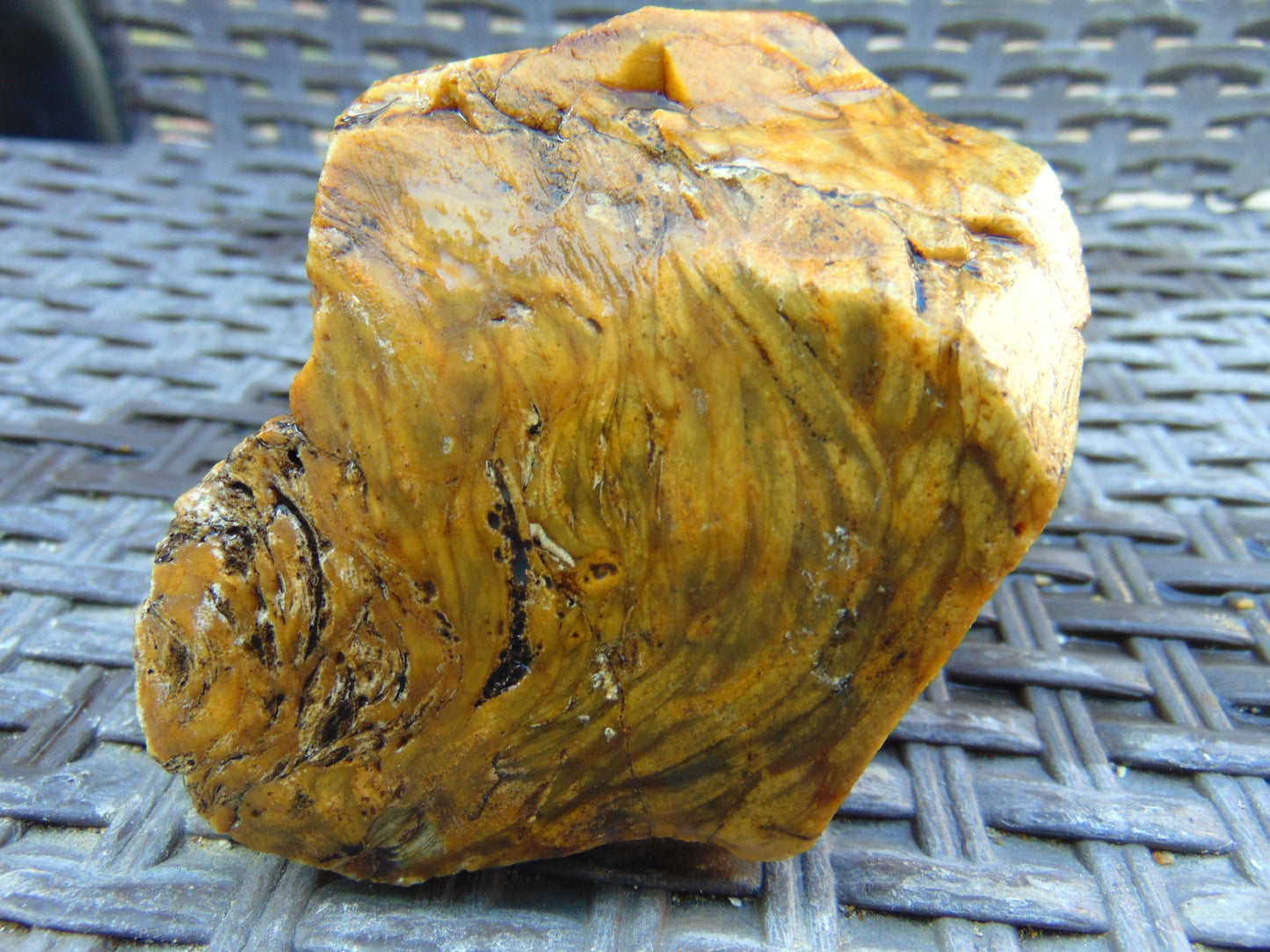 292 gram Polished Indonesia Yellow Aromatic Amber for Healing 26AYE29