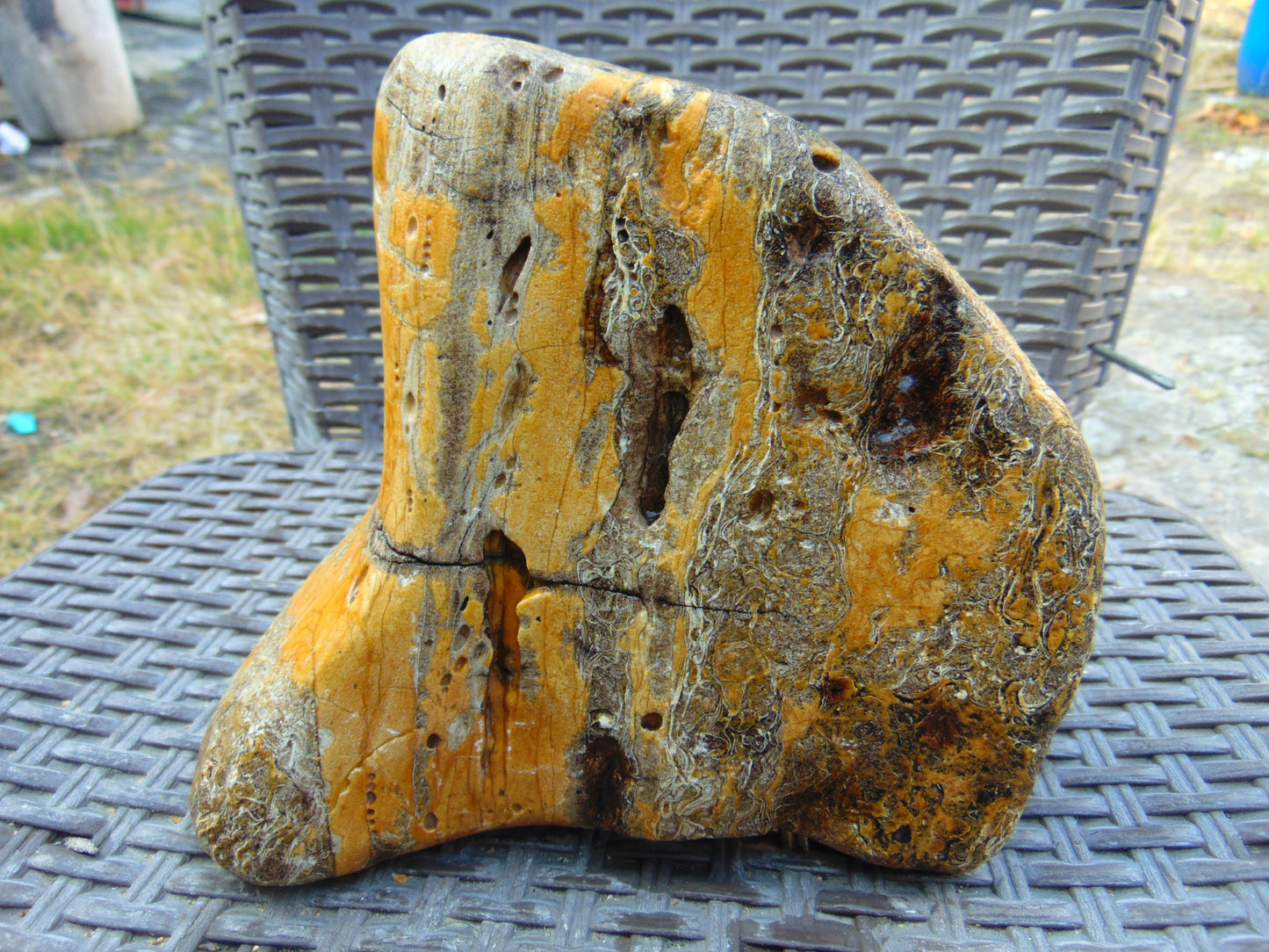 1377 gram Polished Indonesia Yellow Aromatic Amber for Healing 26AYE70