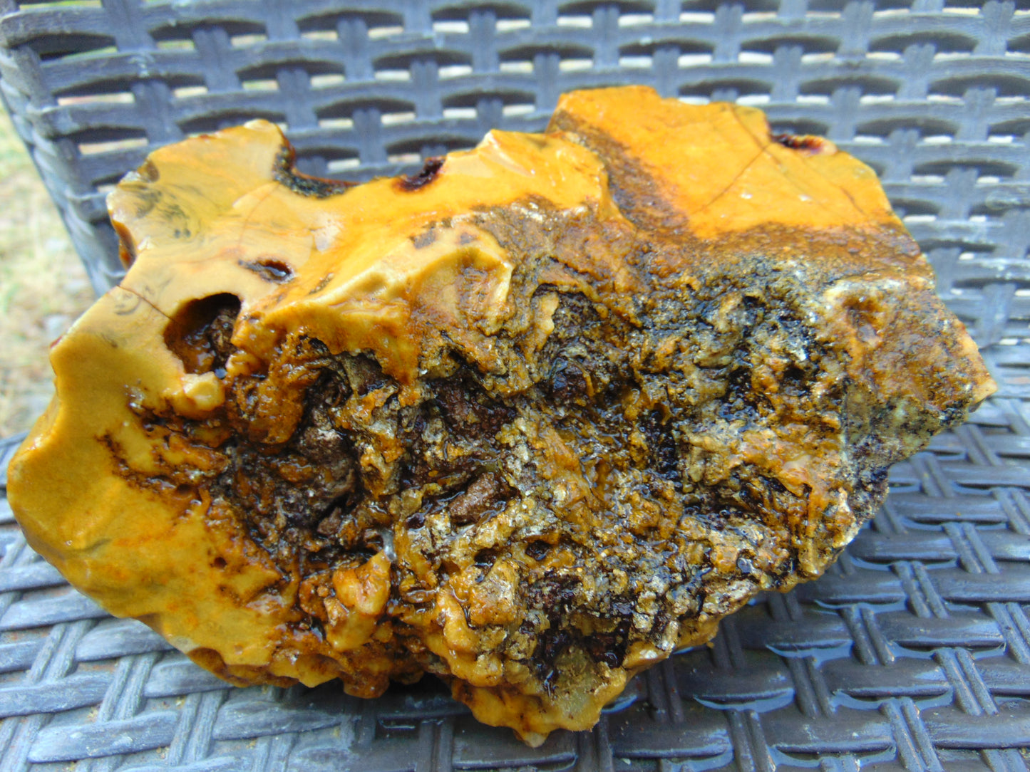 846 gram Polished Indonesia Yellow Aromatic Amber for Healing 26AYE42