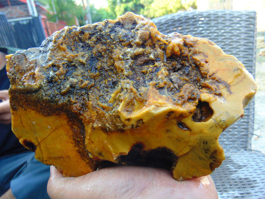 846 gram Polished Indonesia Yellow Aromatic Amber for Healing 26AYE42