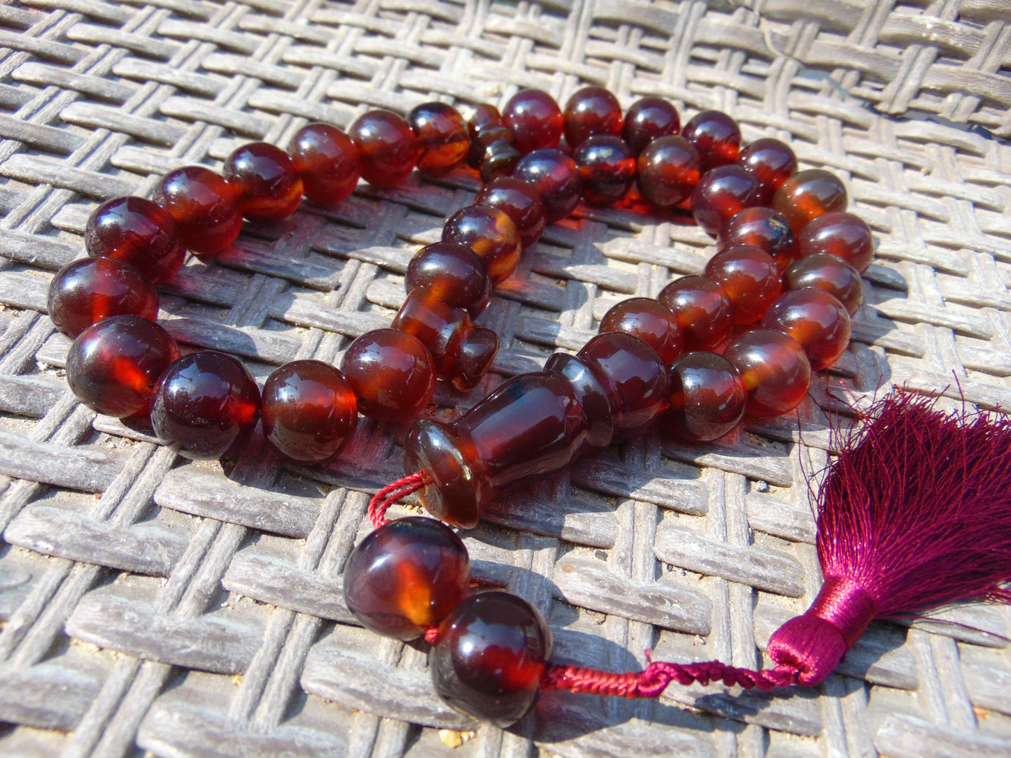 101 gr Tasbih Mesbah Rosary 33+2 Beads 18 mm Indonesian Red Bluish Amber for Healing 26FT5