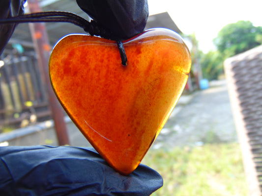 8 gr Heart Pendant Indonesian Red Honey Amber for Healing 26Y127