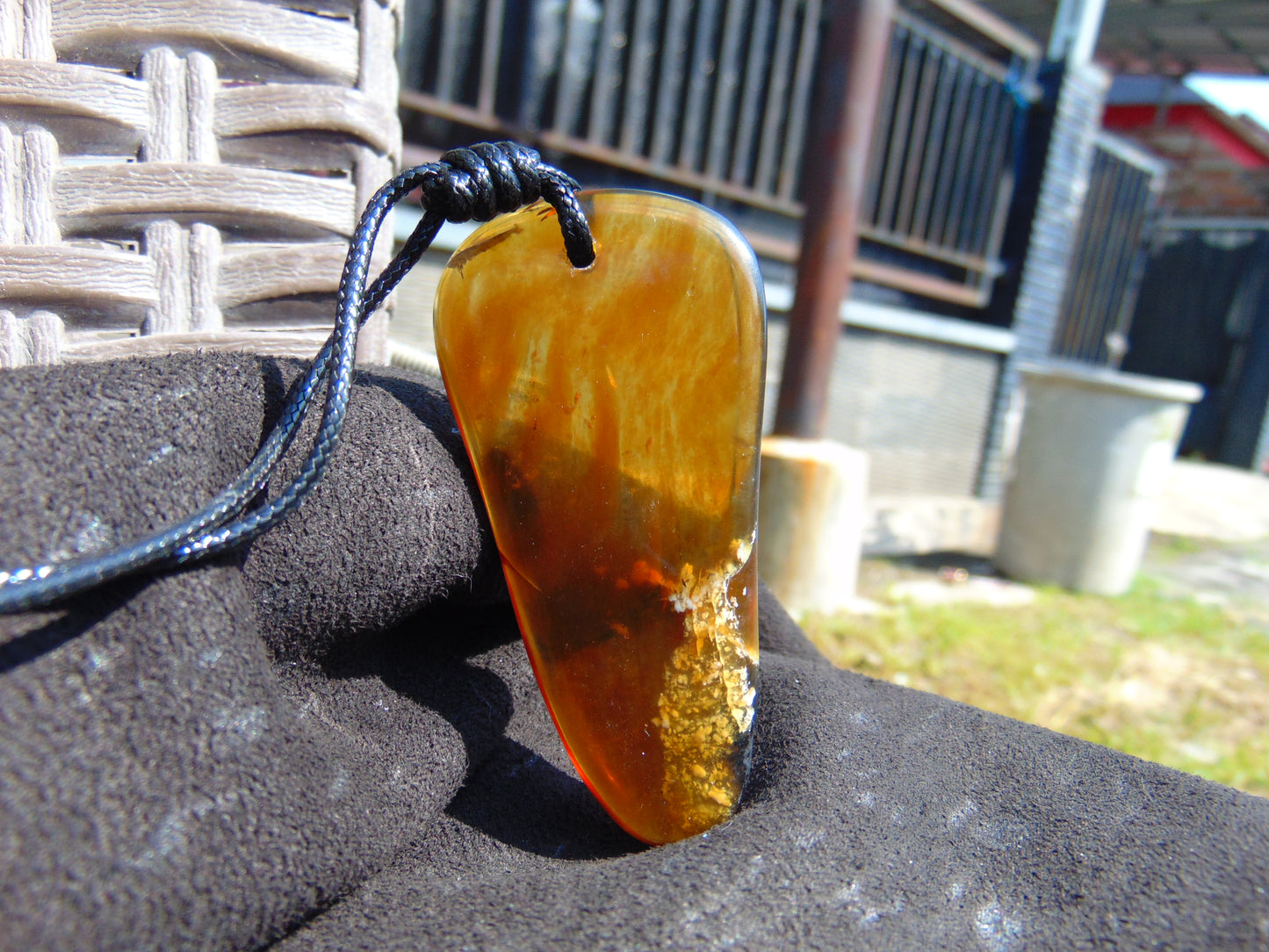 9.53 gr  Pendant Indonesian Amber for Healing N36