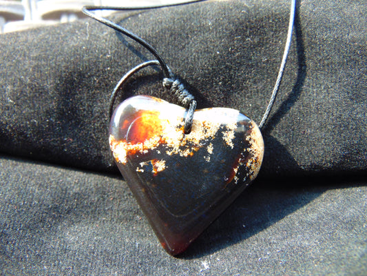 7 gr Heart Pendant Indonesian Amber for Healing 26Y131