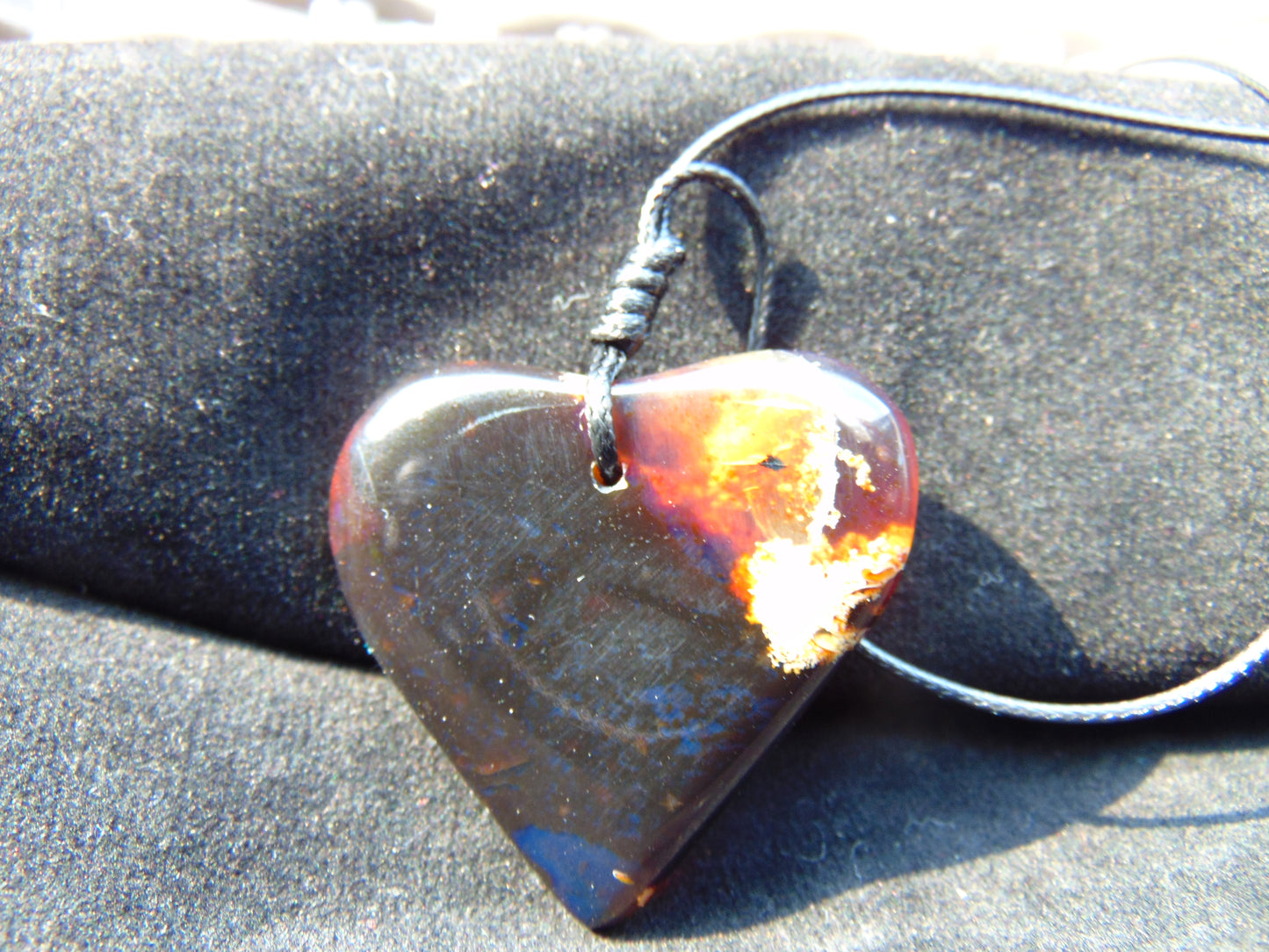 7 gr Heart Pendant Indonesian Amber for Healing 26Y131