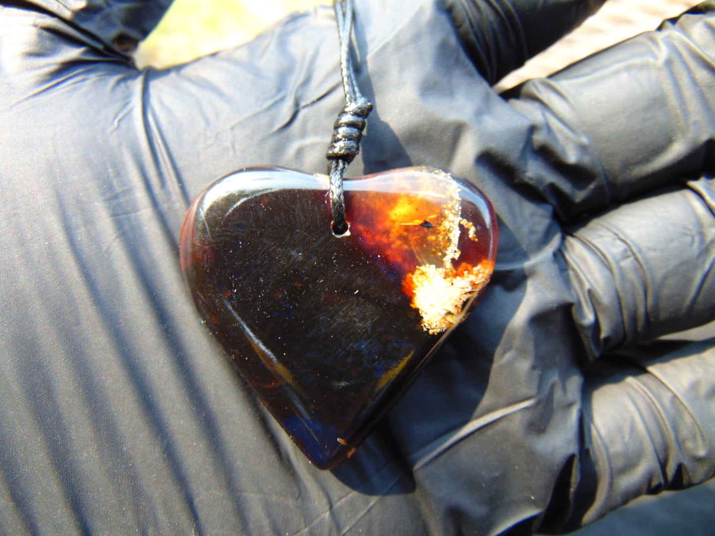7 gr Heart Pendant Indonesian Amber for Healing 26Y131
