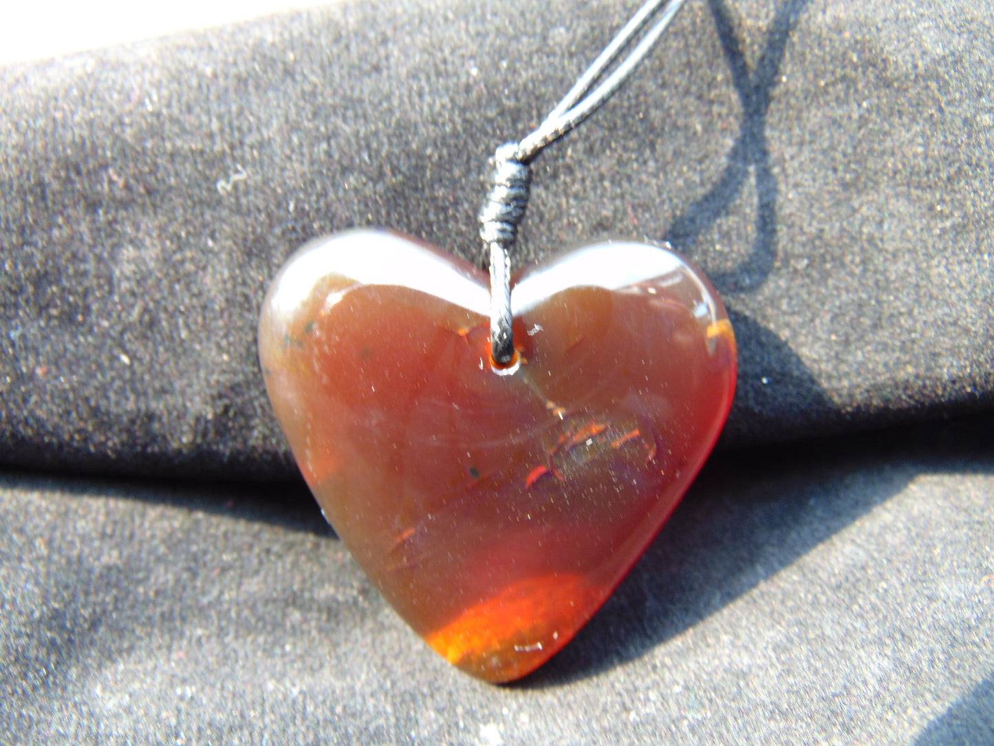 11  gr Heart Pendant Indonesian Red  Amber for Healing 26N50