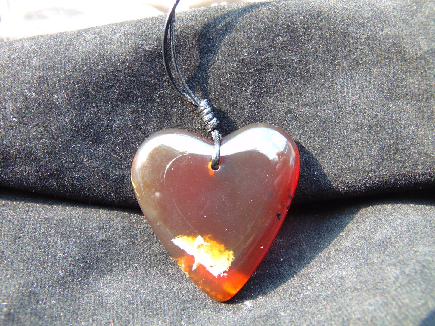 11  gr Heart Pendant Indonesian Red  Amber for Healing 26N50