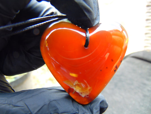 11  gr Heart Pendant Indonesian Red  Amber for Healing 26N50