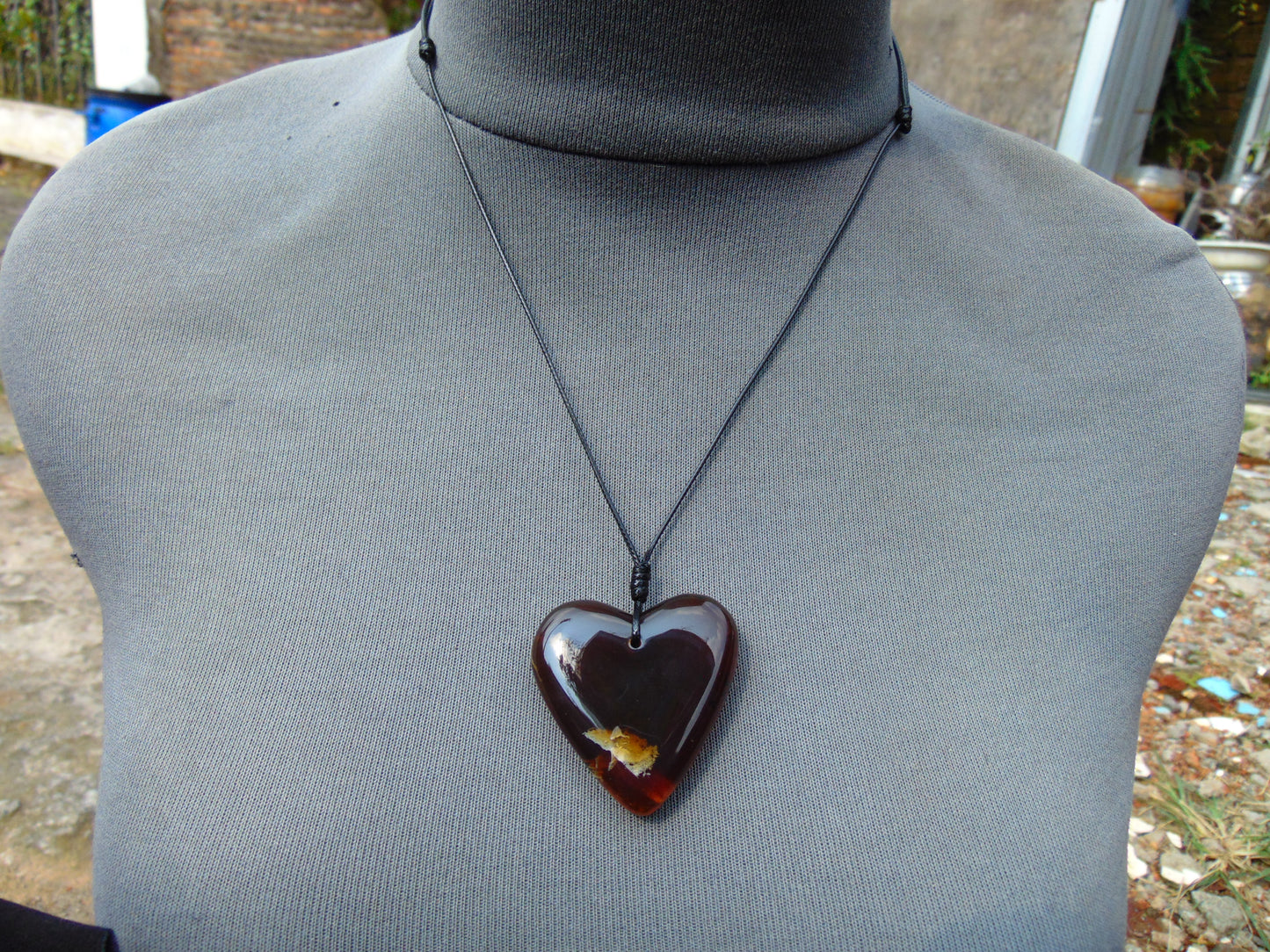11  gr Heart Pendant Indonesian Red  Amber for Healing 26N50