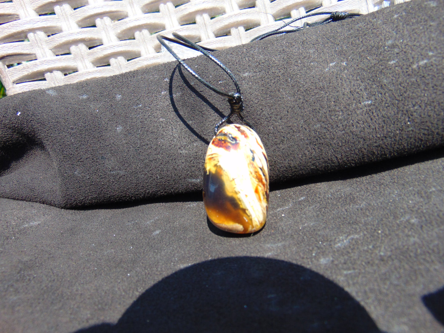 10 gr Pendant Indonesian white blue Amber for Healing Y3