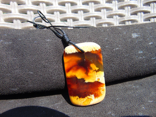 7.64 gr  Pendant Indonesian white Amber for Healing No.61