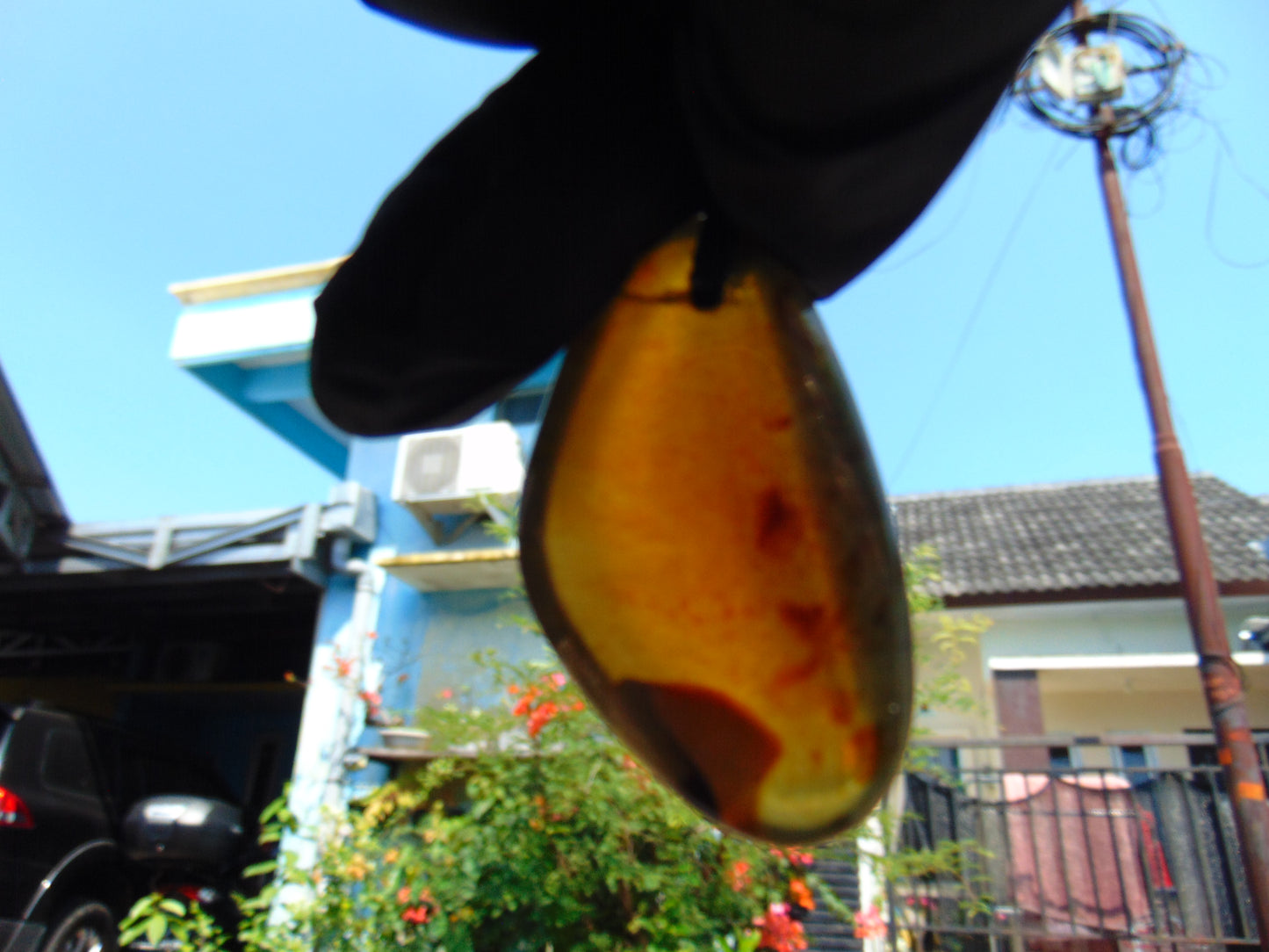 17 gr  Pendant Indonesian Blue Amber for Healing N81