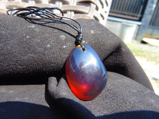 11 gr  Pendant Indonesian Blue Amber for Healing P271