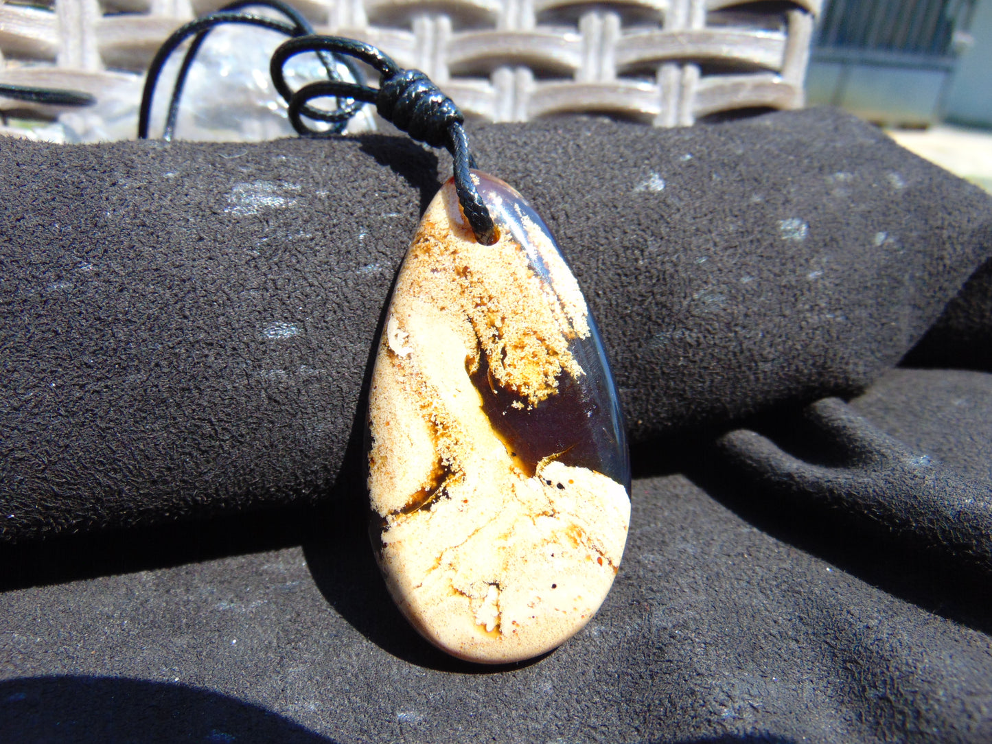 14 gr Pendant Indonesian white blue Amber for Healing Y2