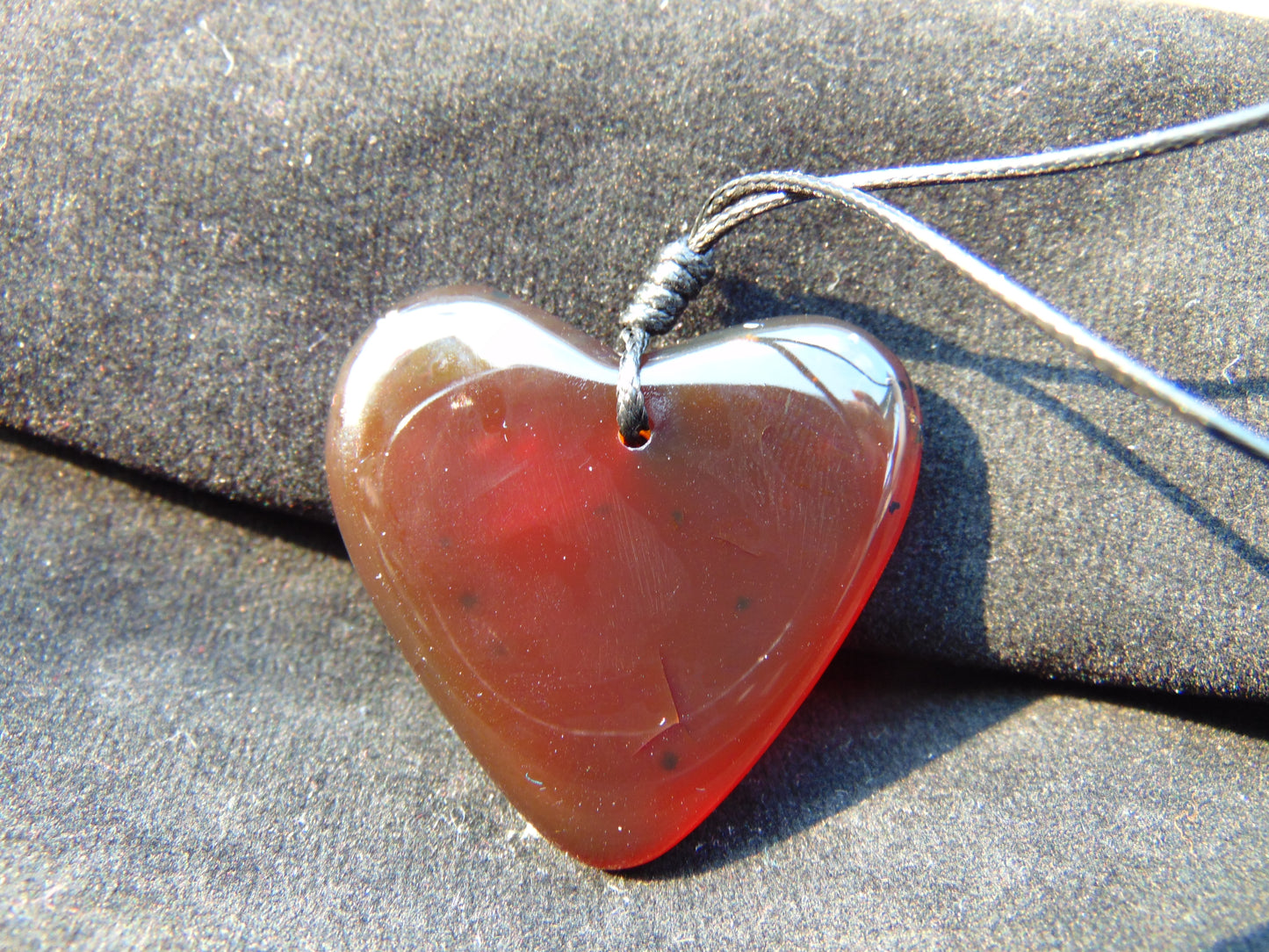 10 gr Heart Pendant Indonesian Red Amber for Healing 26A209