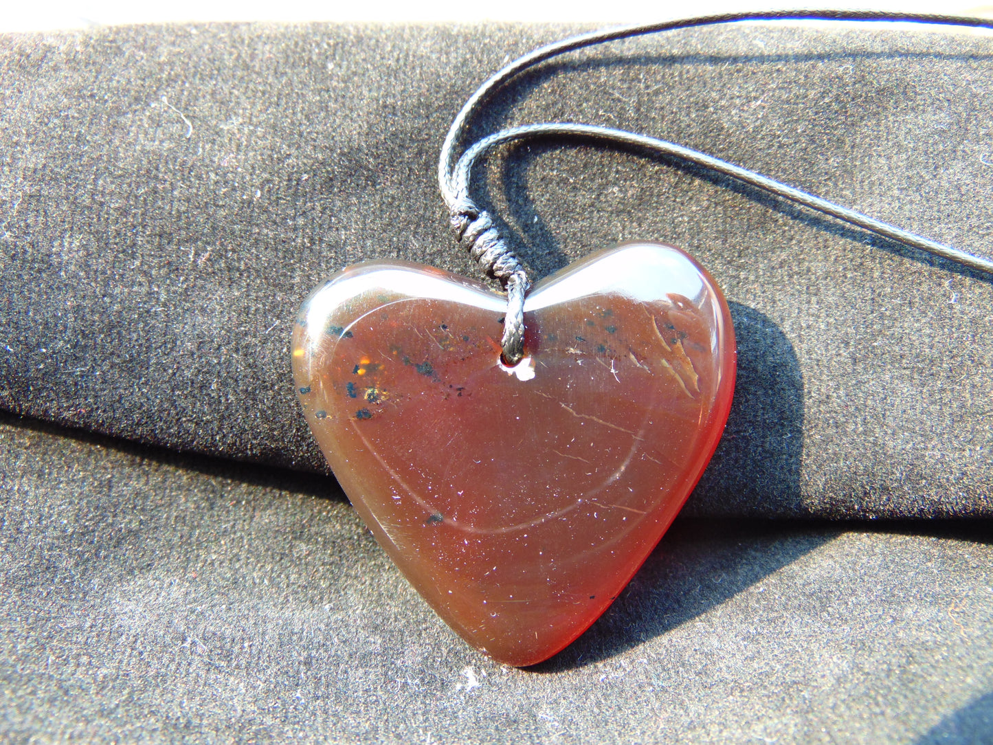 10 gr Heart Pendant Indonesian Red Amber for Healing 26A209