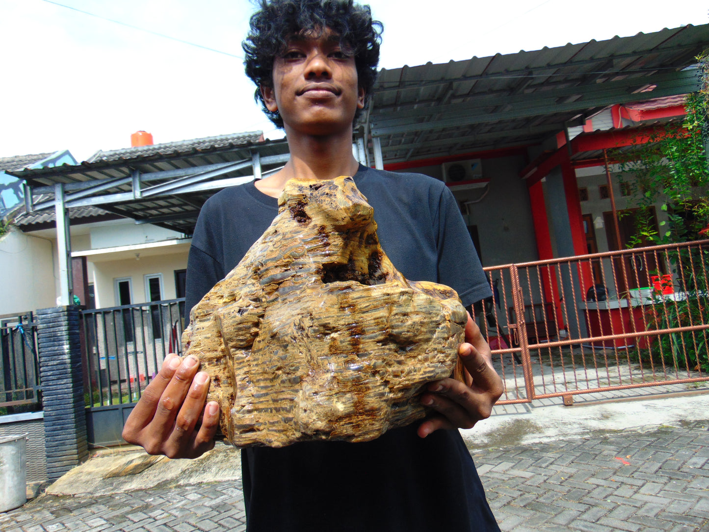 11555 gr Big Rough Polished Indonesia Aromatic Perfumed Yellow Amber for Healing ML103