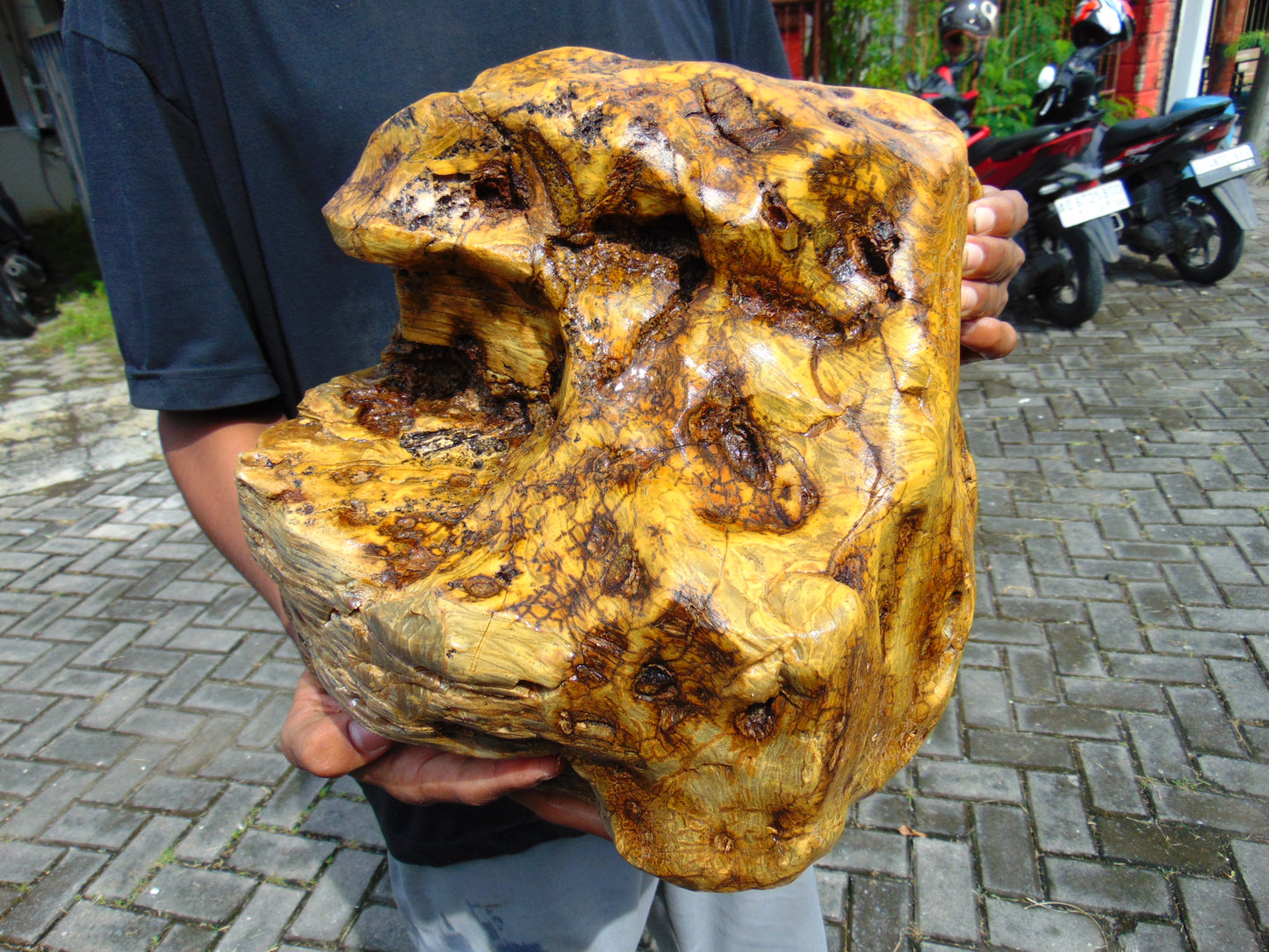 11555 gr Big Rough Polished Indonesia Aromatic Perfumed Yellow Amber for Healing ML103