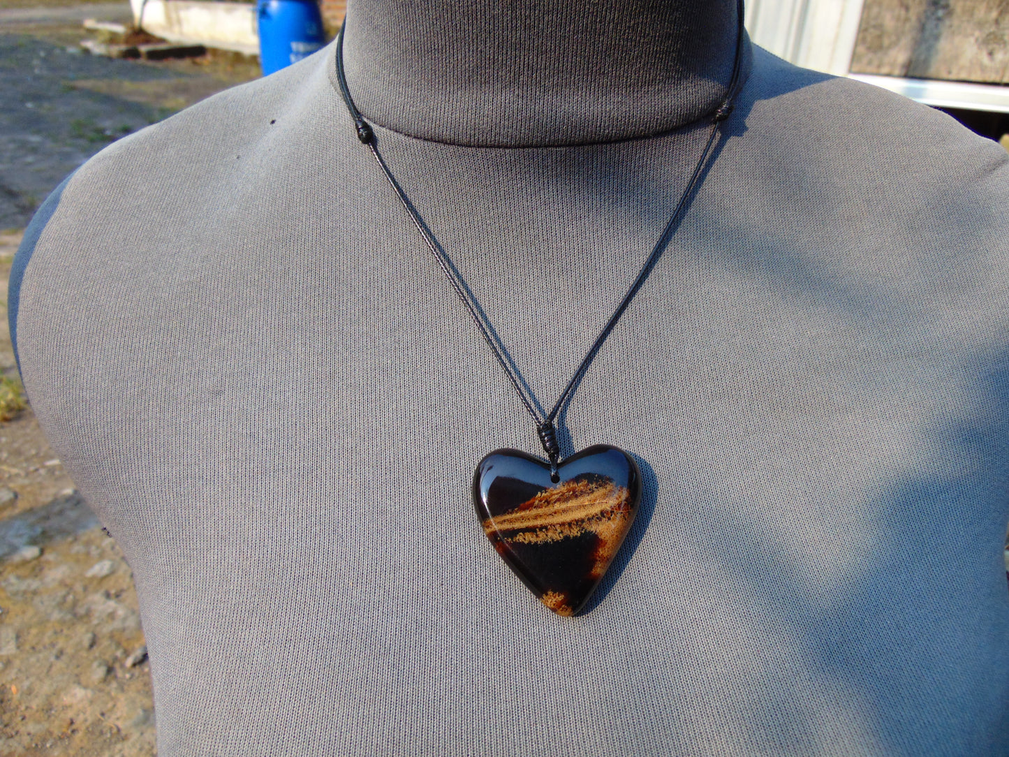 10  gr Heart Pendant Indonesian Amber for Healing )26A204