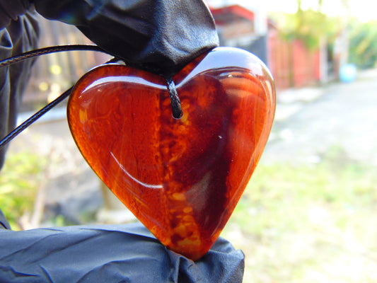 8 gr Heart Pendant Indonesian Amber for Healing 26N61
