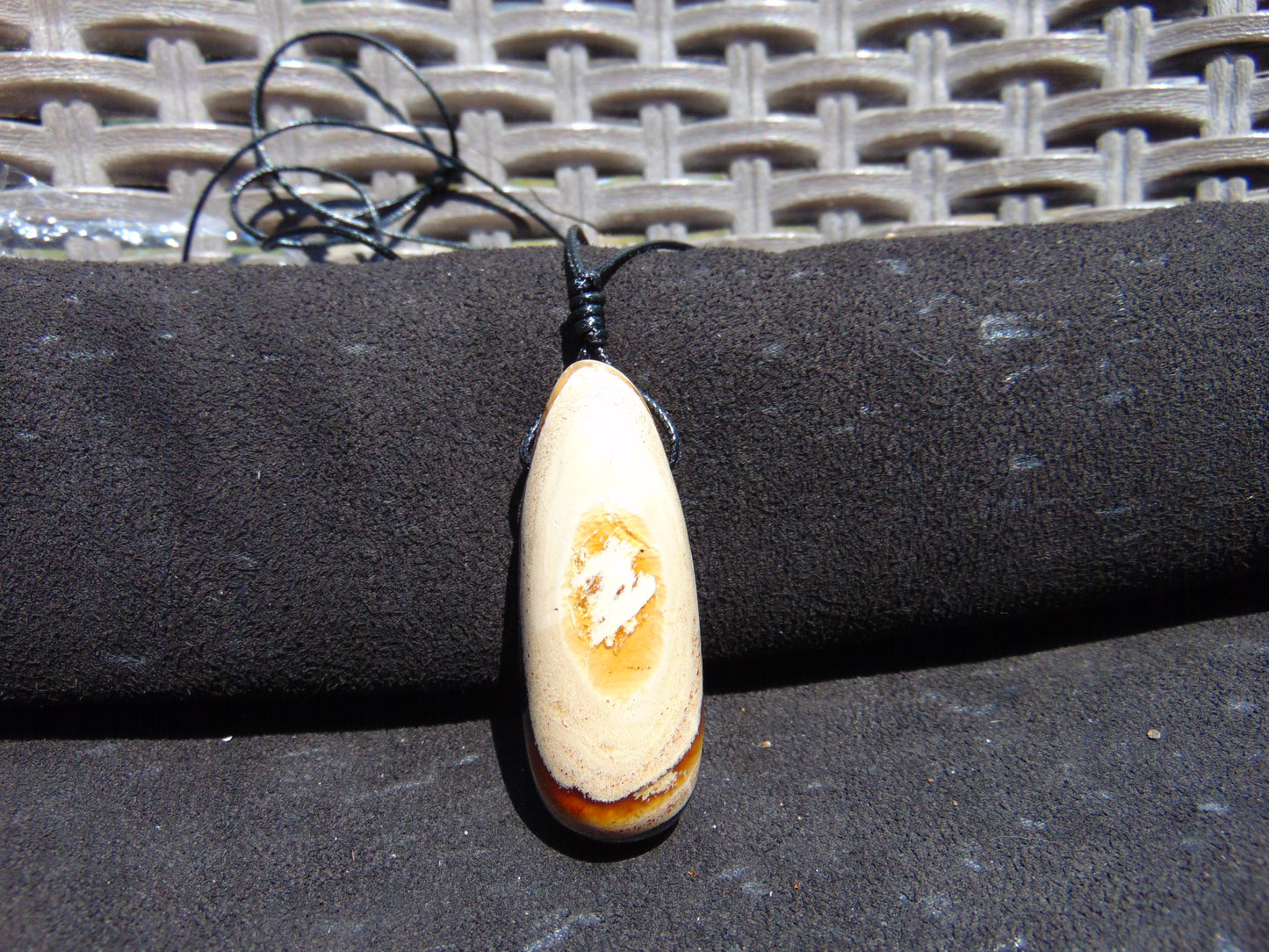 13 gr Teardrop Pendant Indonesian White Amber for Healing 25Y1