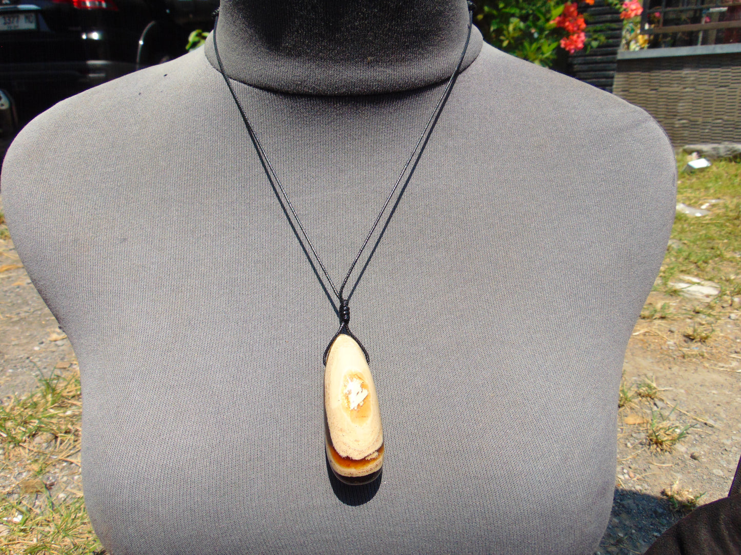 13 gr Teardrop Pendant Indonesian White Amber for Healing 25Y1