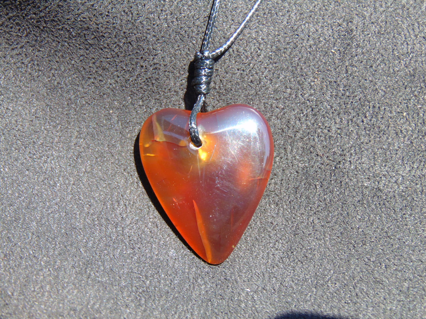 4 gr Heart Pendant Indonesian Amber for Healing 25A247