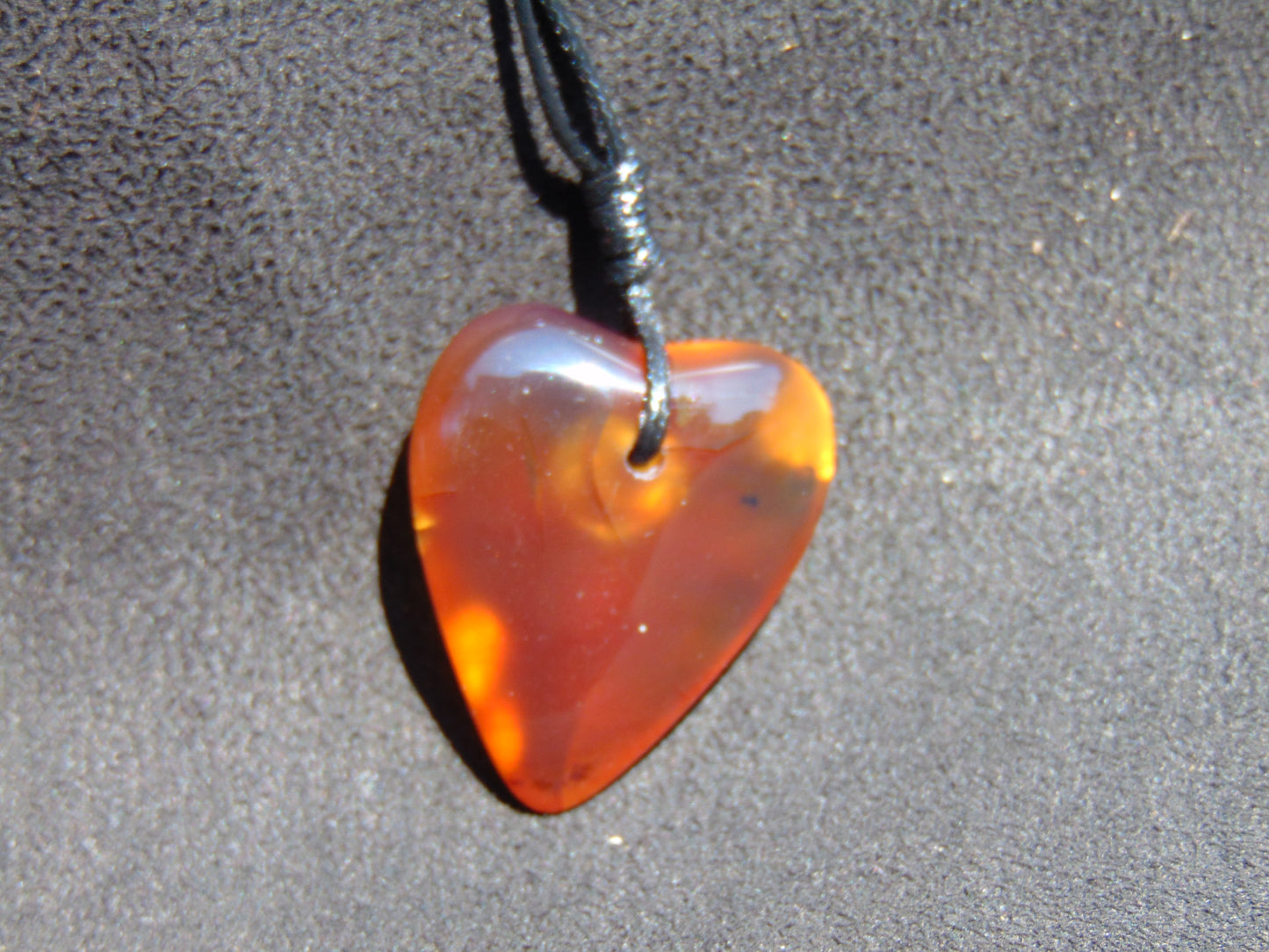 4 gr Heart Pendant Indonesian Amber for Healing 25A247