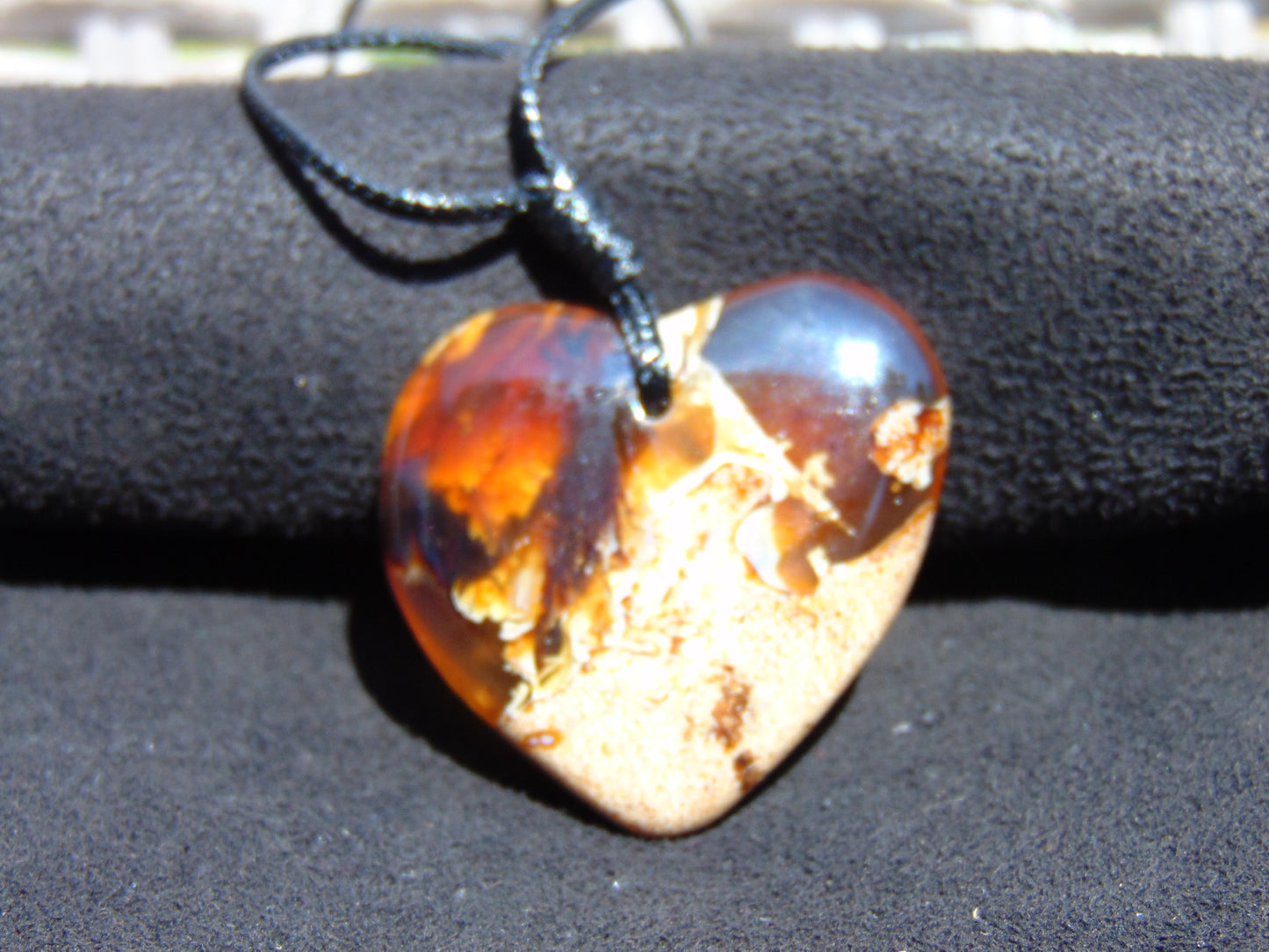 5 gr Heart Pendant Indonesian Amber for Healing 25N226