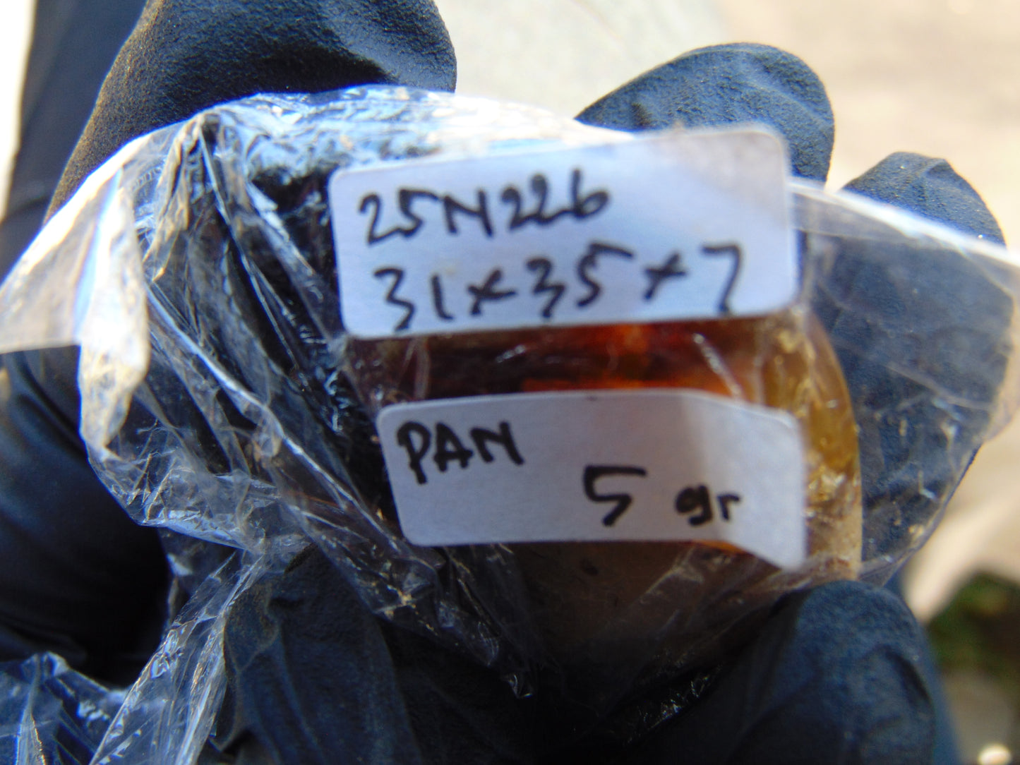 5 gr Heart Pendant Indonesian Amber for Healing 25N226