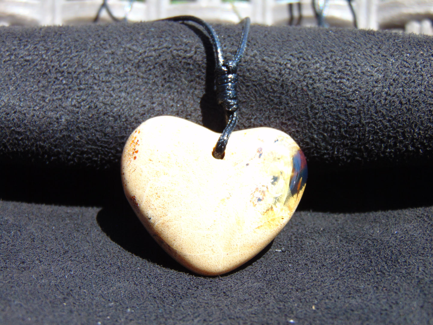 5 gr Heart Pendant Indonesian white Amber for Healing 25A244