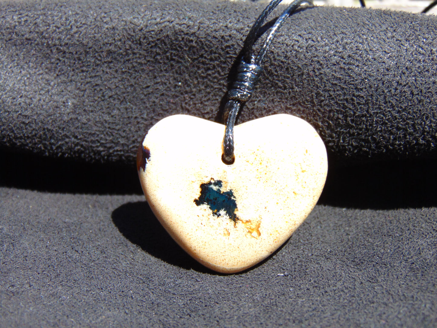 5 gr Heart Pendant Indonesian white Amber for Healing 25A244