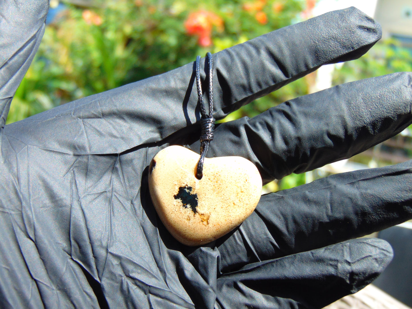 5 gr Heart Pendant Indonesian white Amber for Healing 25A244