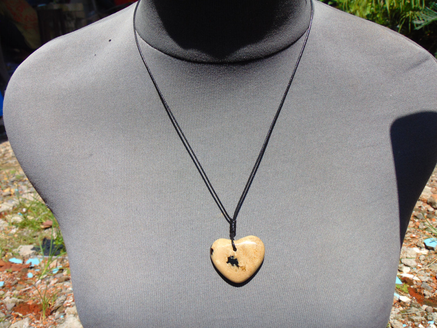 5 gr Heart Pendant Indonesian white Amber for Healing 25A244