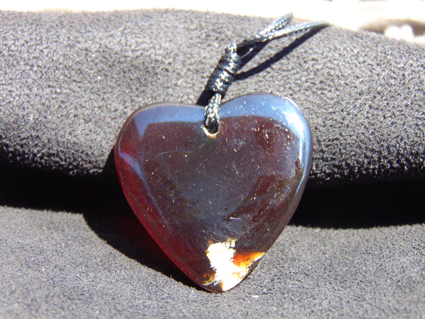 4 gr Heart Pendant Indonesian Amber for Healing 25N235