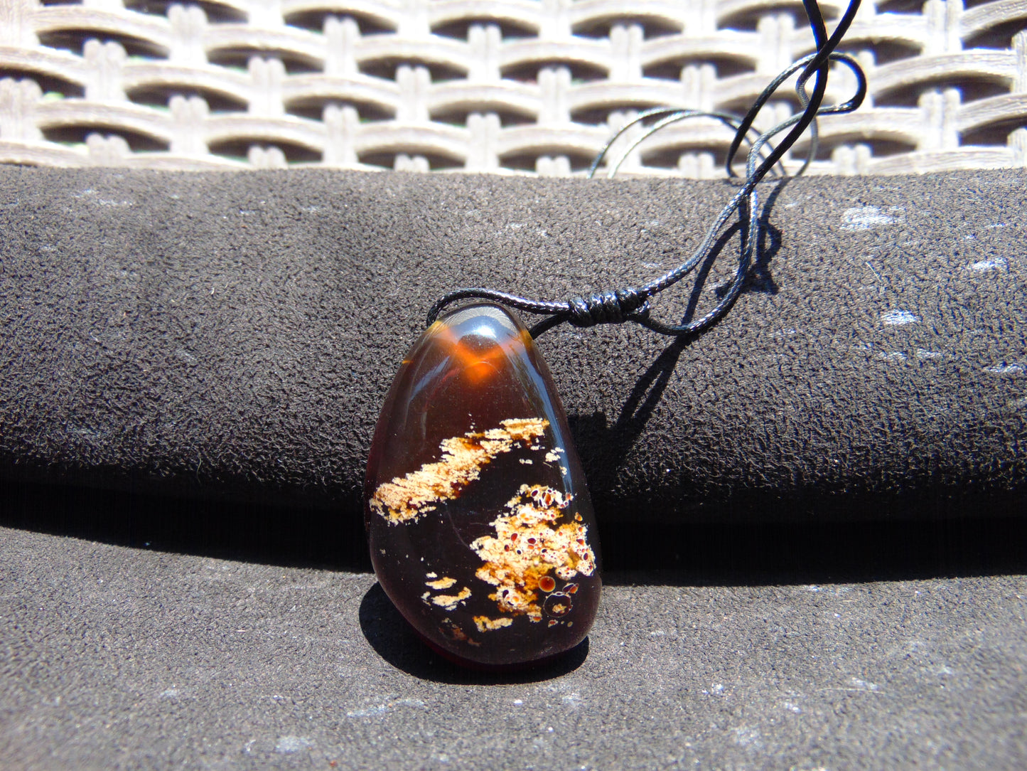 13 gr  Pendant Indonesian Amber for Healing A83