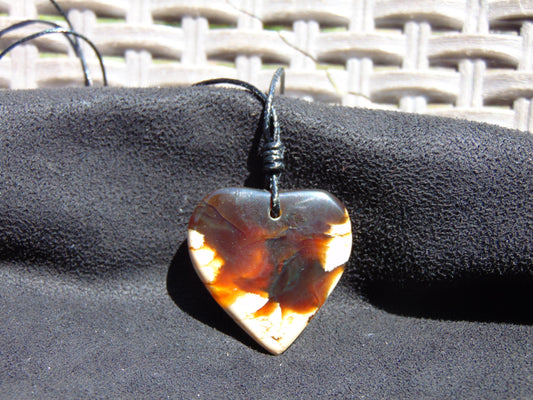 5 gr Heart Pendant Indonesian Amber for Healing 25Y196
