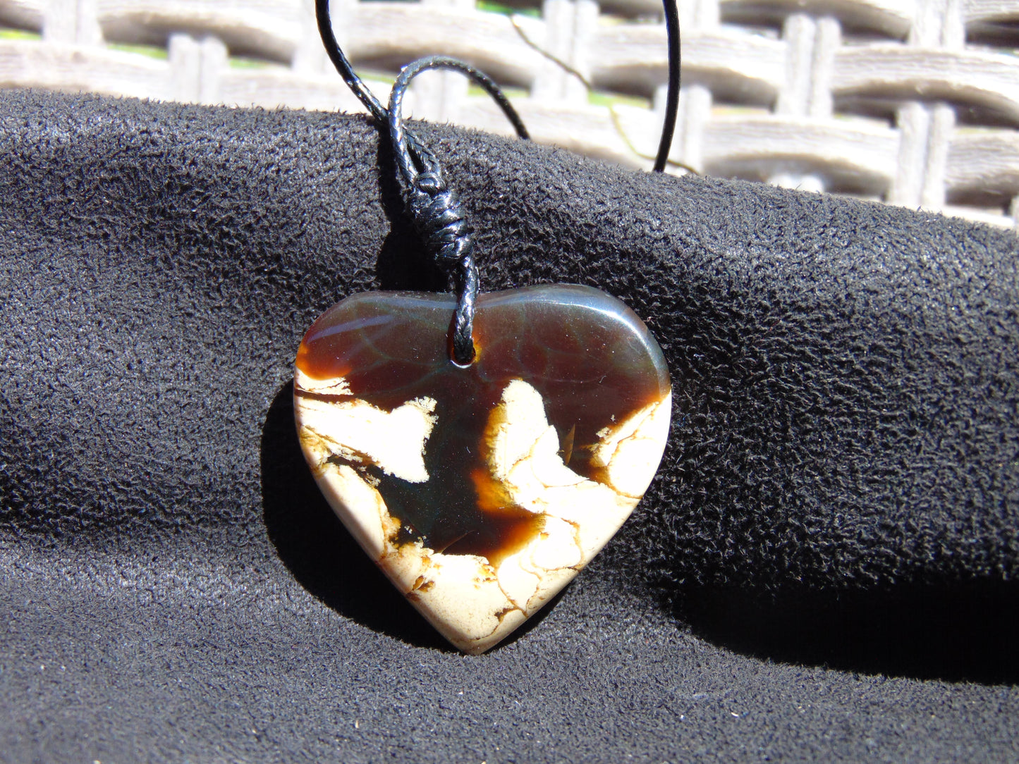 5 gr Heart Pendant Indonesian Amber for Healing 25Y196