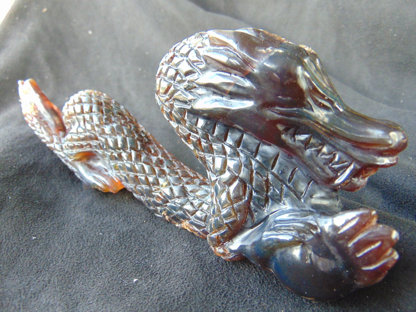 179 gram Dragon carving 3D 20x5.1x8 cm Indonesian Blue Purple Amber