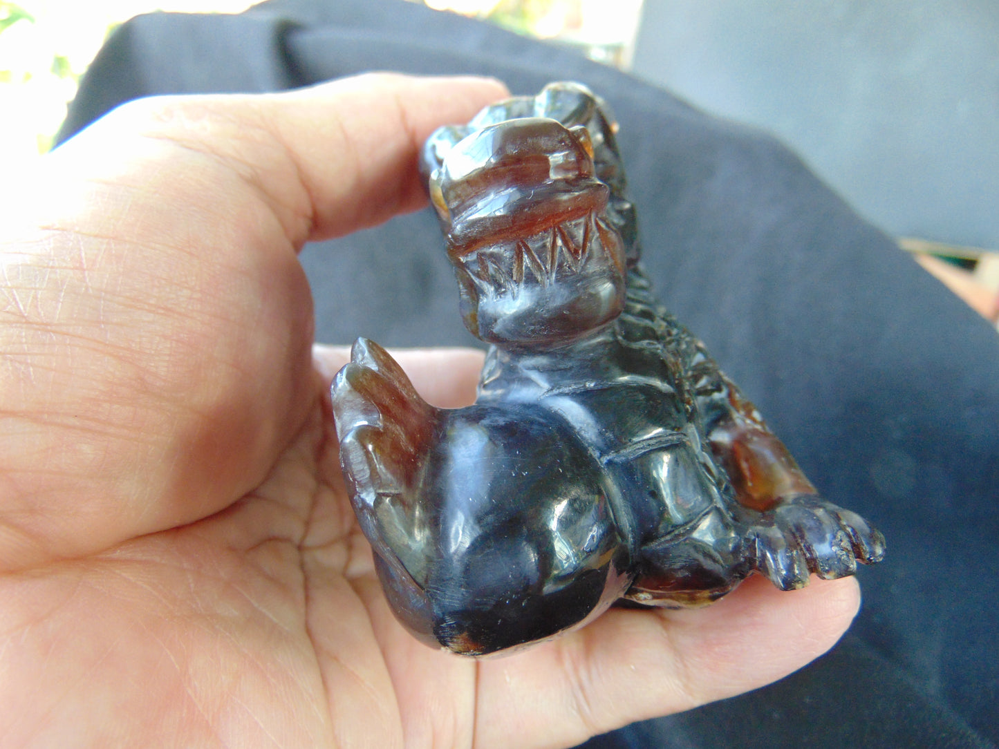 179 gram Dragon carving 3D 20x5.1x8 cm Indonesian Blue Purple Amber