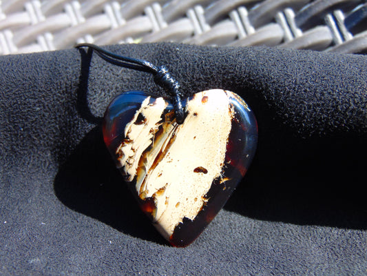 8 gr Heart Pendant Indonesian white blue Amber for Healing 26A206