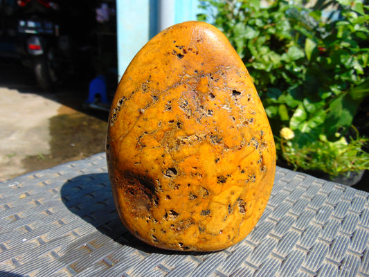 270 gram Polished Indonesia Yellow Fragrance Amber for Healing K706