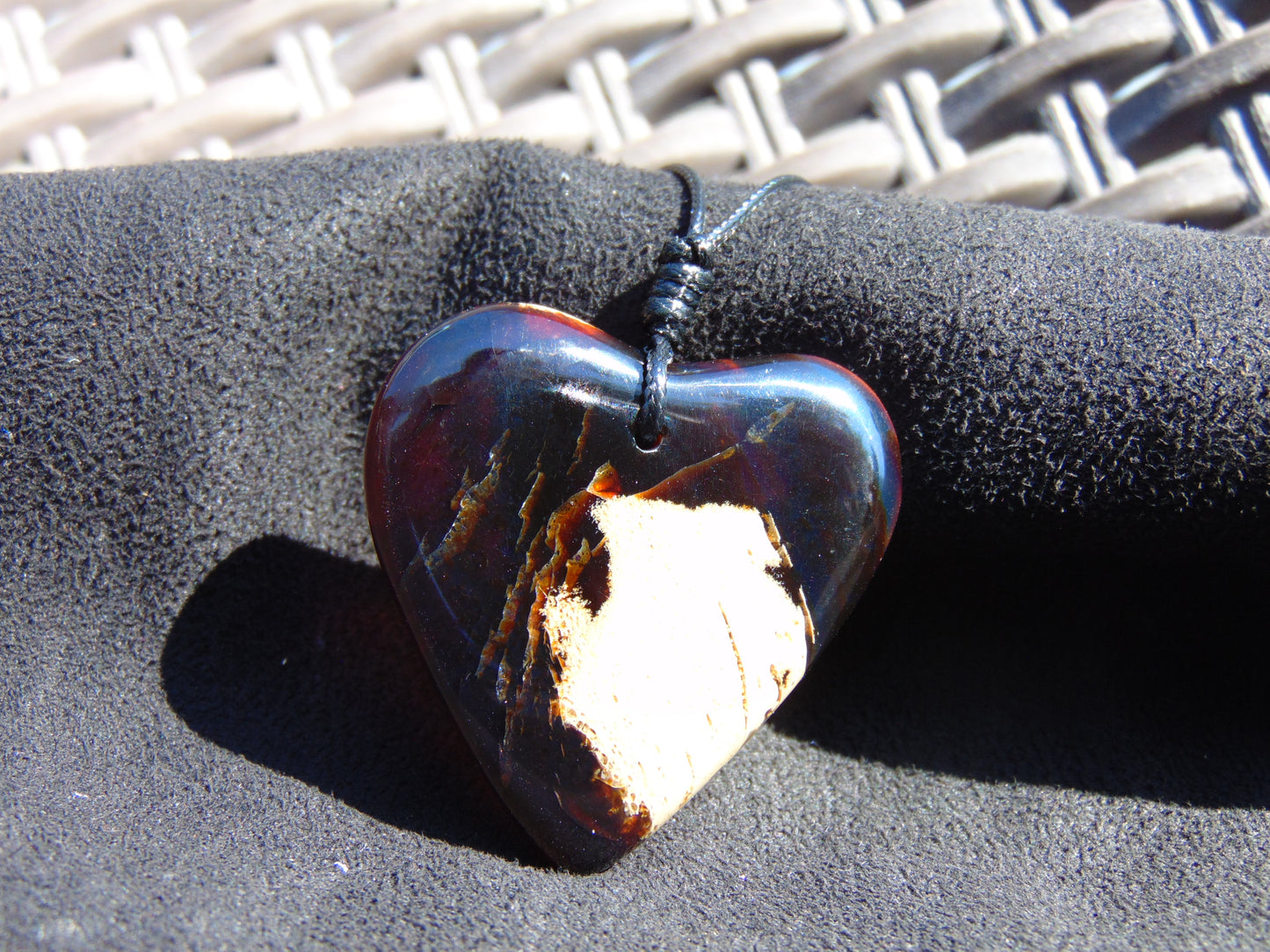 8 gr Heart Pendant Indonesian white blue Amber for Healing 26A206